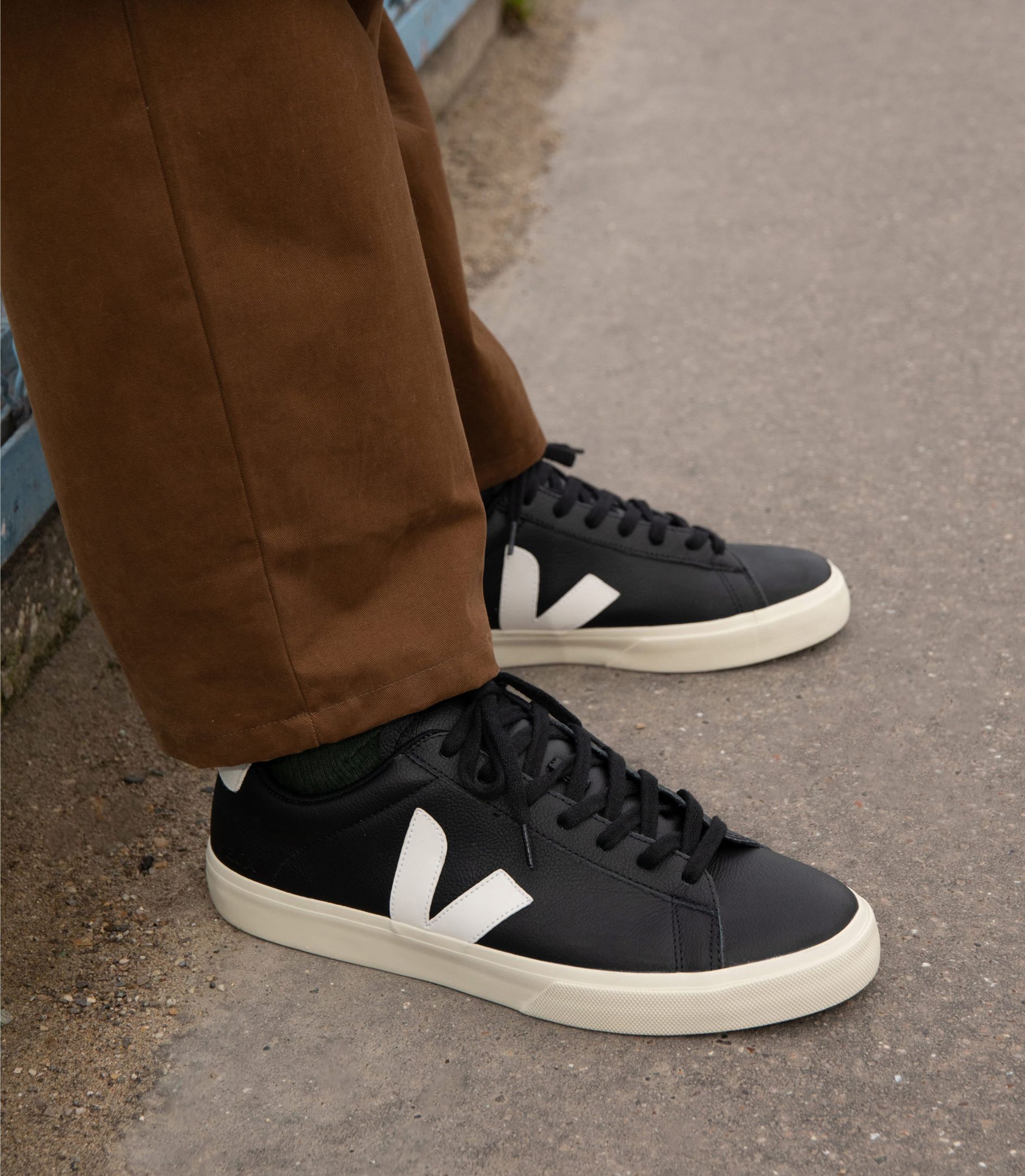 VEJA CAMPO LEATHER BLACK WHITE | VJ24207