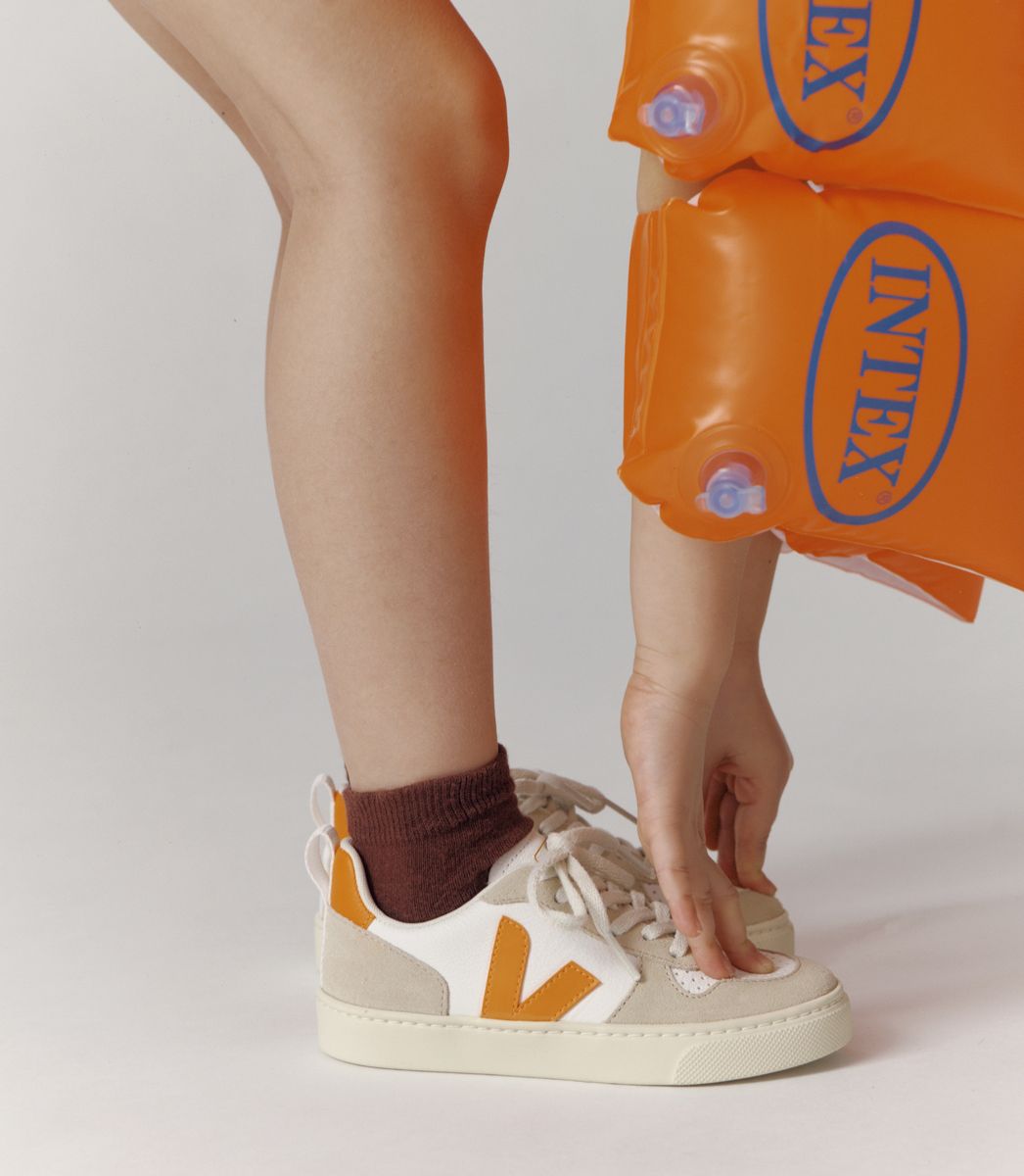 VEJA V-10 LACES LEATHER WHITE FURY ALMOND | VJ24860