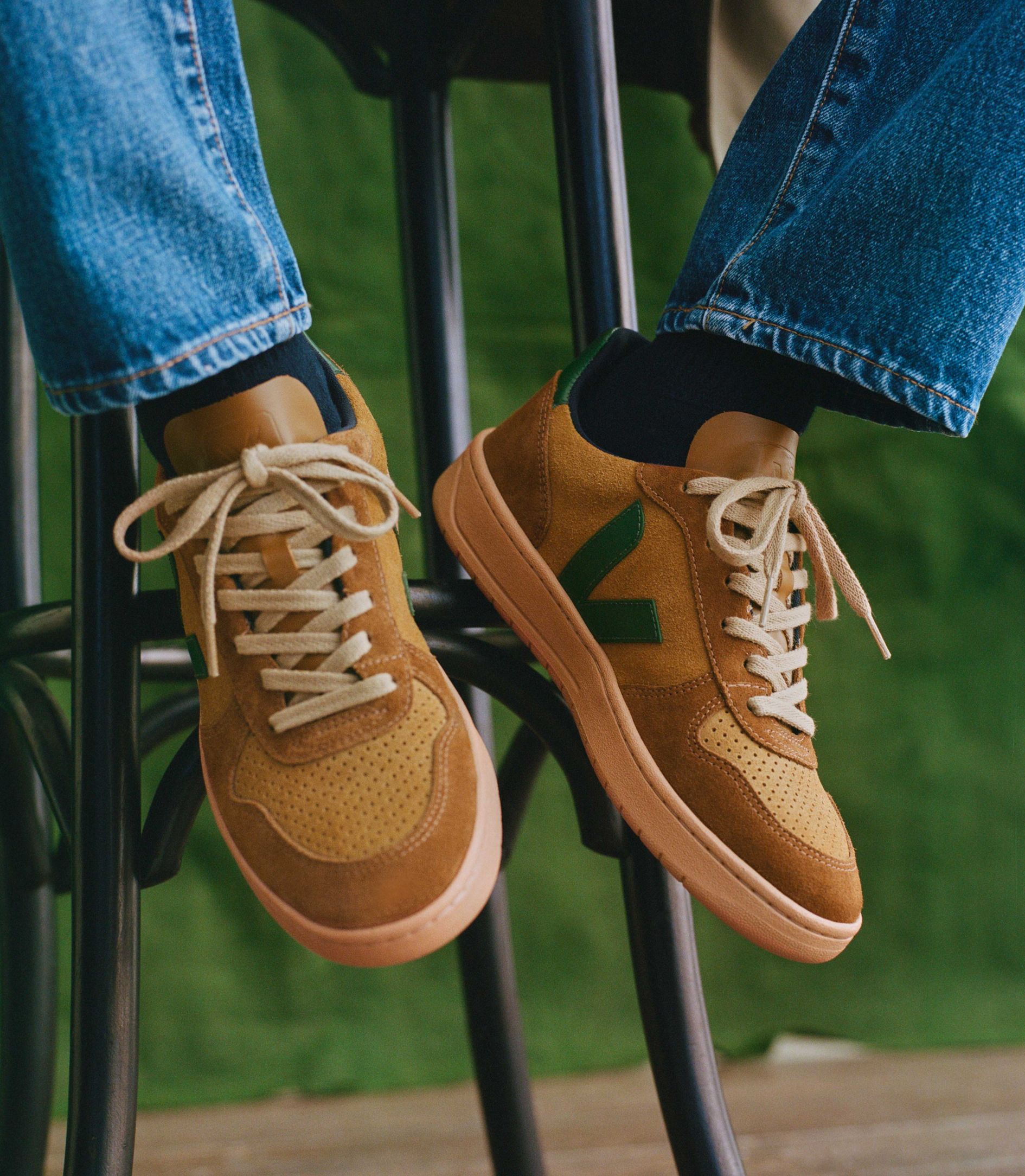 VEJA V-10 SUEDE CAMEL CYPRUS MULTICO | VJ24215