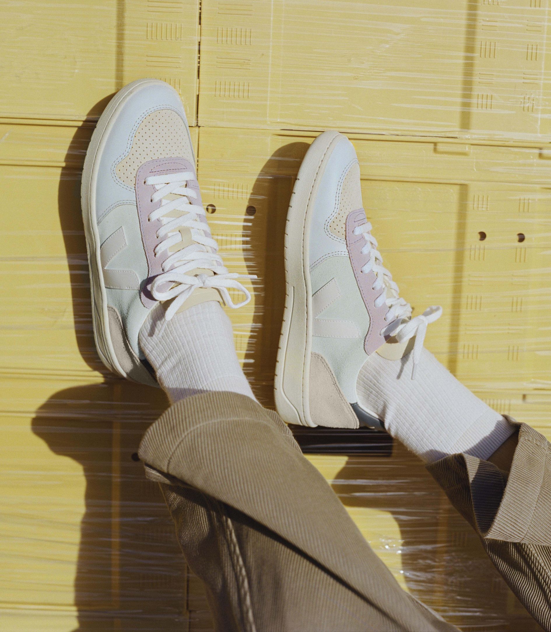 VEJA V-10 SUEDE JADE WHITE MULTICO | VJ24526