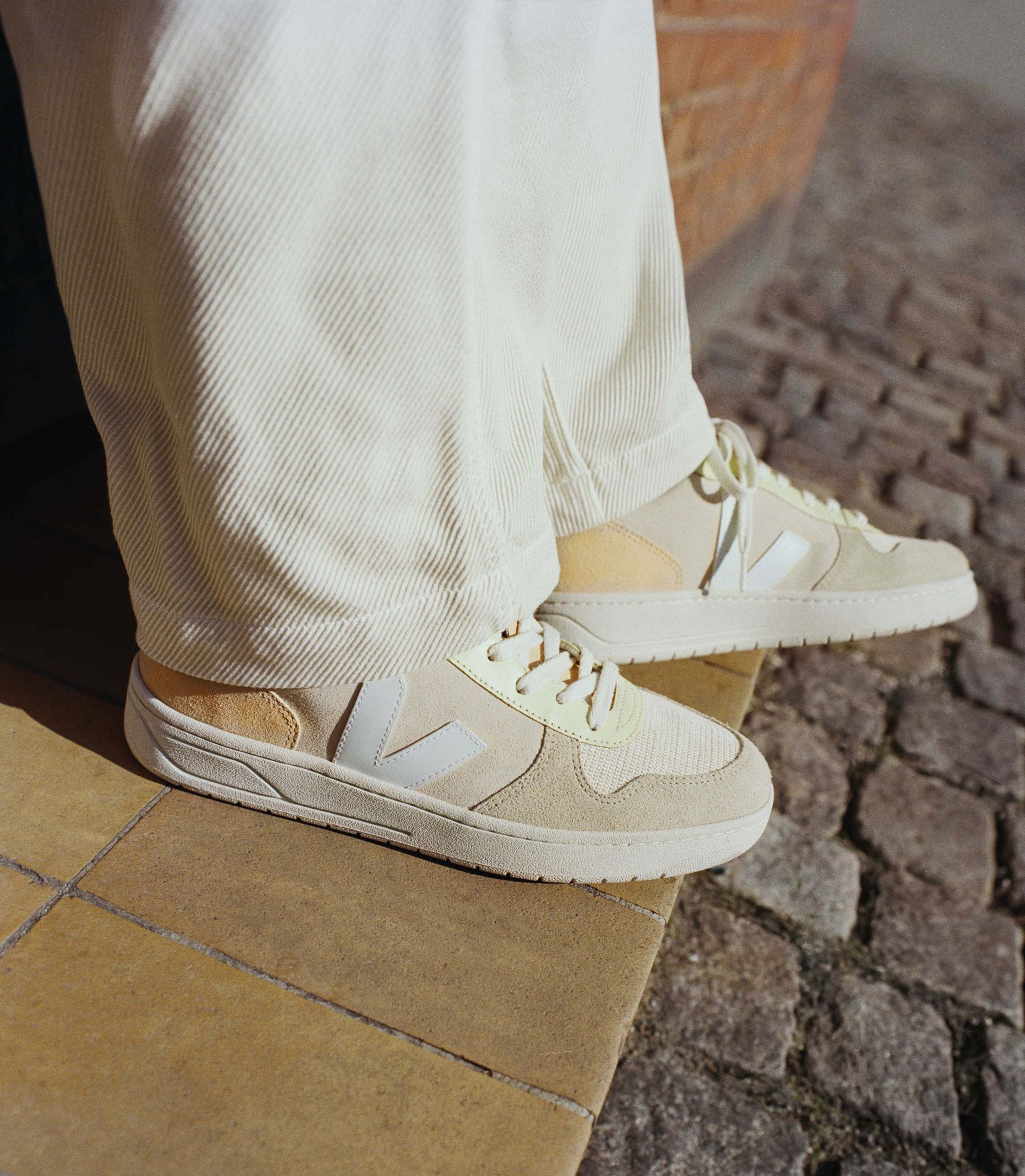 VEJA V-10 SUEDE SABLE MENTHOL MULTICO | VJ24225