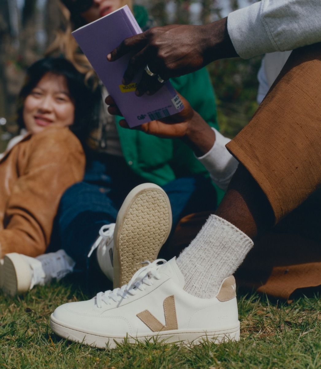 VEJA V-12 LEATHER WHITE DUNE | VJ24247