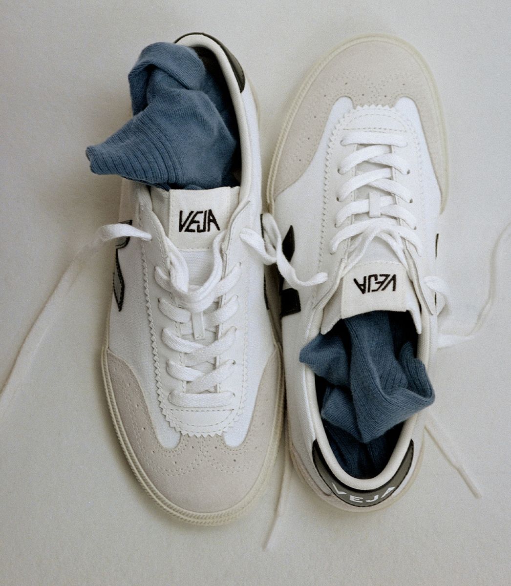 VEJA VOLLEY CANVAS WHITE BLACK | VJ24170