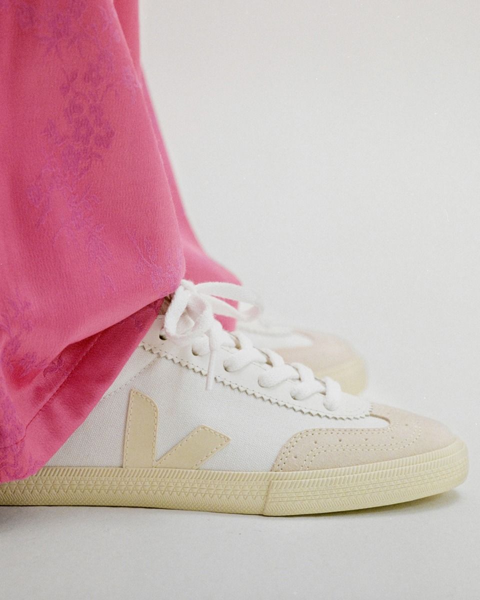 VEJA VOLLEY CANVAS WHITE PIERRE | VJ24467