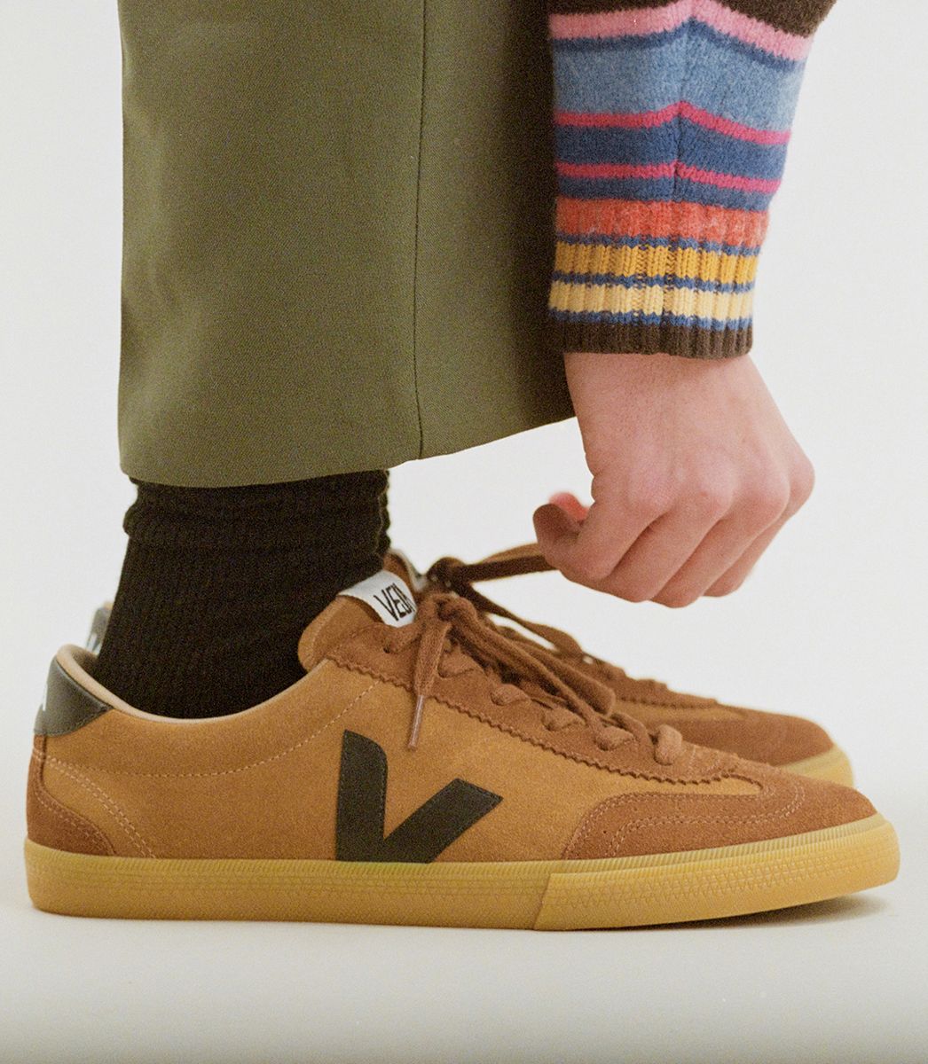 VEJA VOLLEY SUEDE CAMEL BLACK | VJ24174